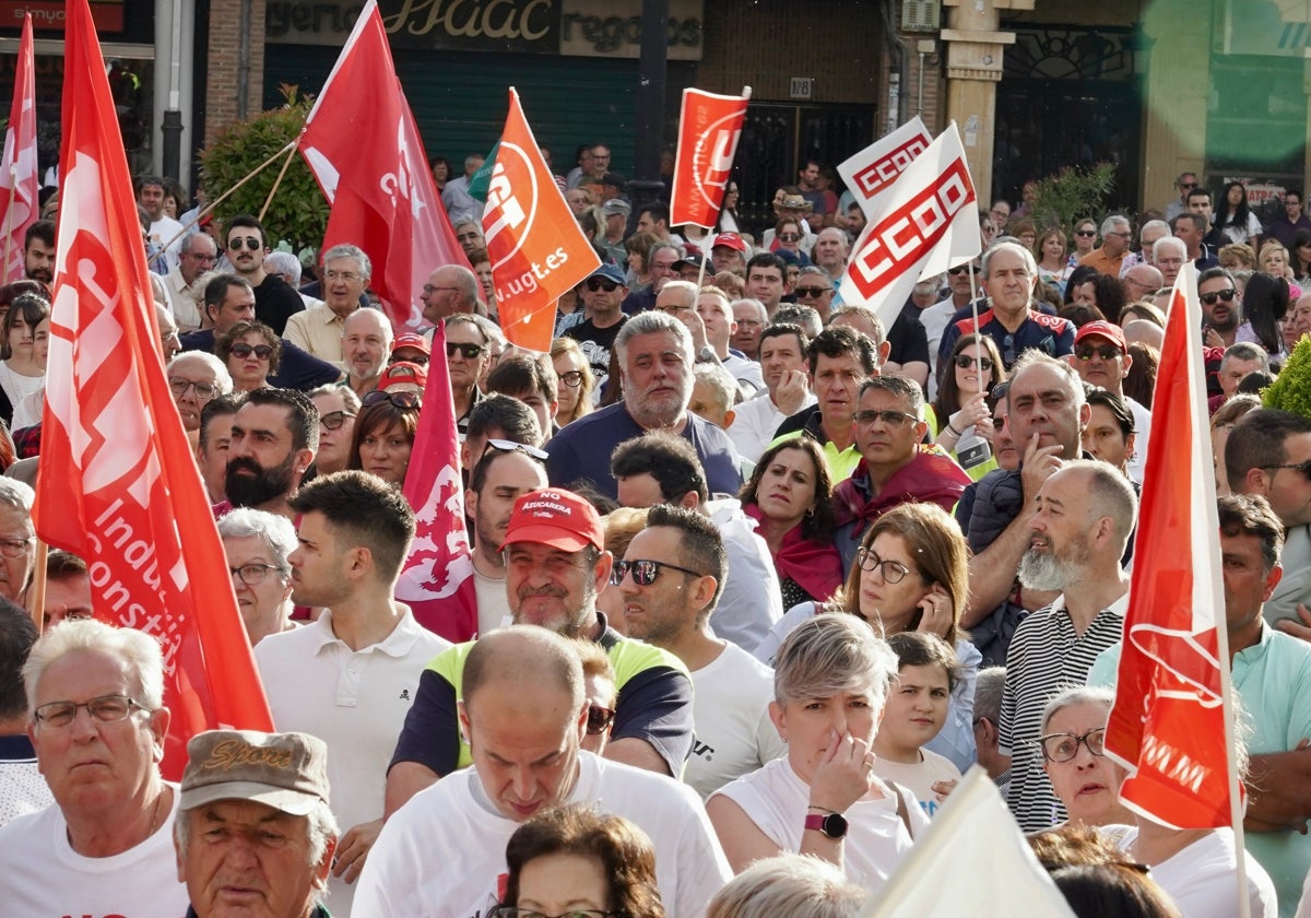 Manifestación en La Bañeza (León) contra el cierre de la fábrica de Azucarera