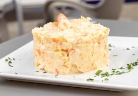 El ingrediente que todos usan mal en la ensaladilla: esto hace que quede pastosa