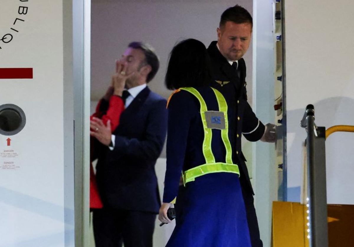 Emmanuel Macron, a su llegada a Hanói