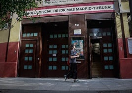 Españoles examinándose de español para ganar puntos en las oposiciones: «La picaresca es tal que lo saben los preparadores»