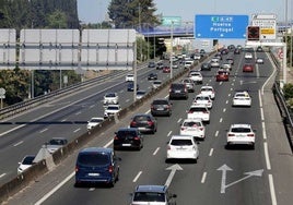 Cortado un carril de la A-49 por el incendio de un vehículo a la altura de Bonares