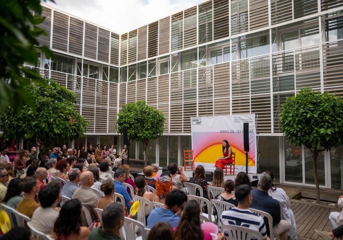 El festival Verso Libre conquista Cádiz y reúne a más de 1.500 personas en su primera edición