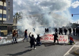 Disturbios en las calles de Cádiz en la huelga del metal de noviembre de 2021